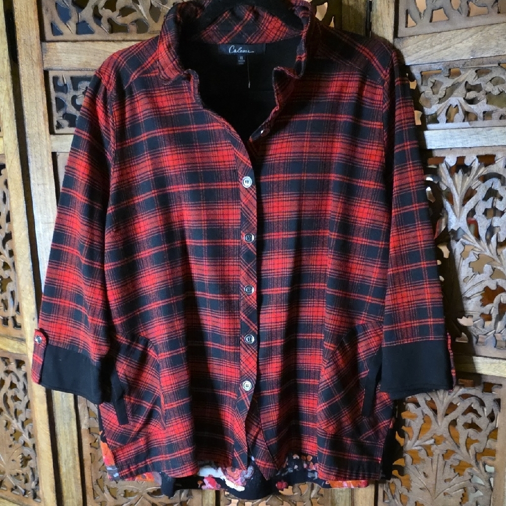 🌟 Caleoas Women's Red and Black Plaid Button-Down Shirt Size XL